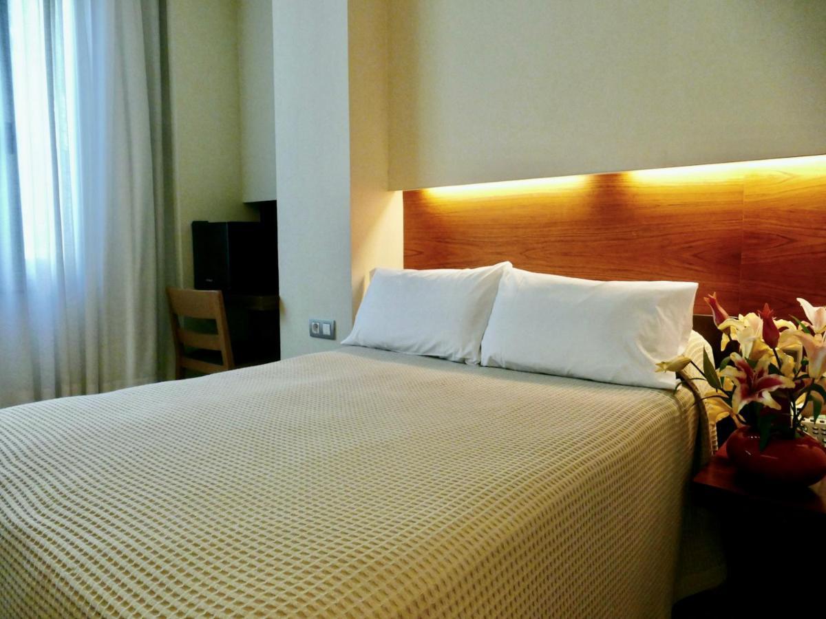 Hotel Turin Barselona Oda fotoğraf